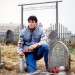 CW-SIV-Clark-at-Smallville-grave