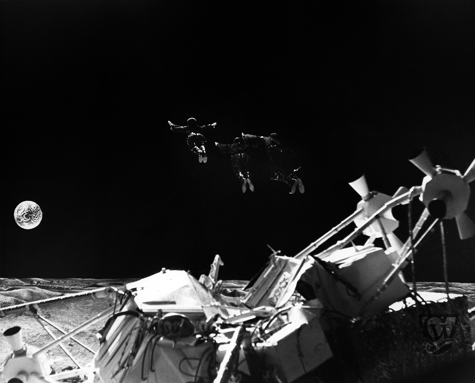 CW-RDC-moon-villains-flying-away-B&W CW-RDC-moon-villains-flying-away-B&W
