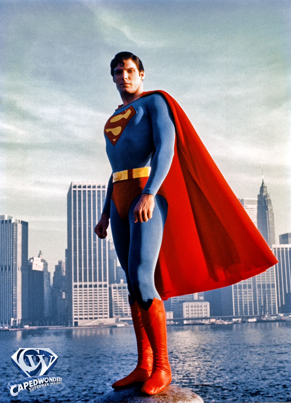 CW-STM-NYC-Superman-water-pose-full-body-pedestal-color-01