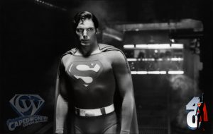 CW-STM-Superman-gauntlet-arrival-looking-around